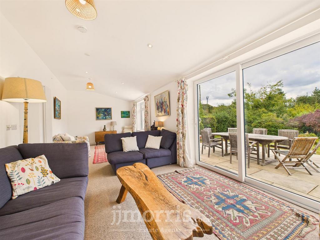 CAM05297 G0-PR0092-STILL016.jpg