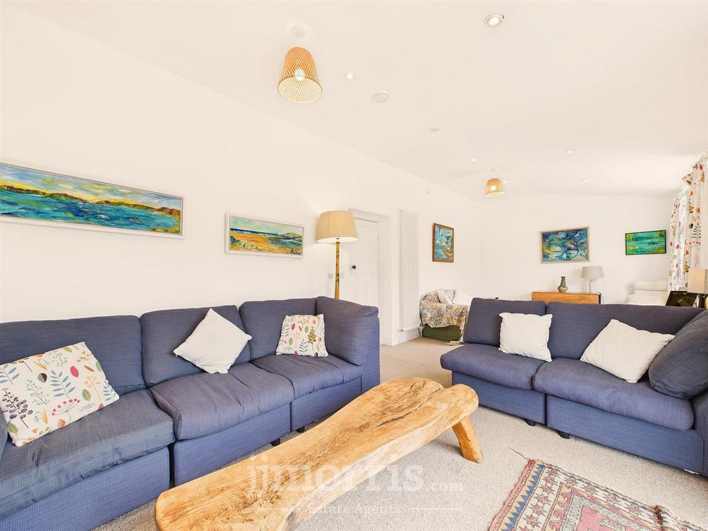 CAM05297 G0-PR0092-STILL015.jpg