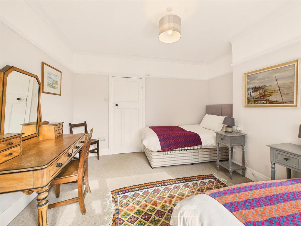 CAM05297 G0-PR0092-STILL021.jpg