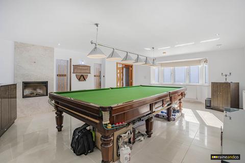 undefined, College Road, Hoddesdon