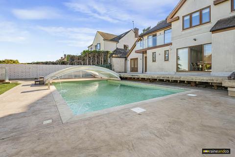 undefined, College Road, Hoddesdon