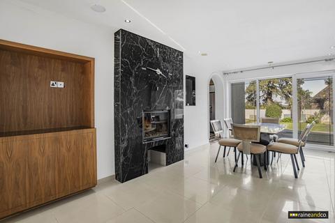 undefined, College Road, Hoddesdon