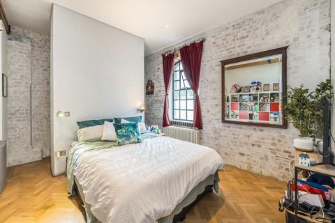 2 bedroom flat for sale, Fawe Street, London E14