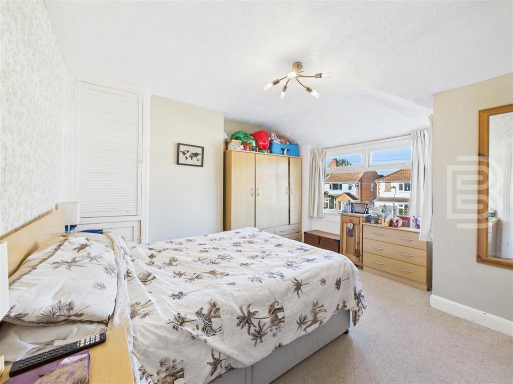 Bedroom 1 (2).jpg