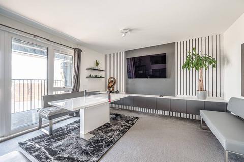 3 bedroom flat to rent, Coleby House, Cricklewood, London, NW2