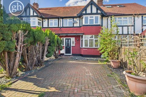 3 bedroom house to rent, Cherry Close, Ruislip HA4