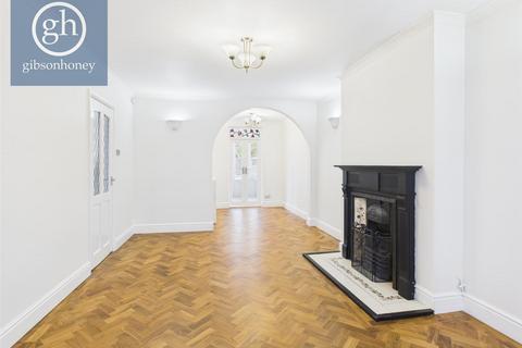 3 bedroom house to rent, Cherry Close, Ruislip HA4