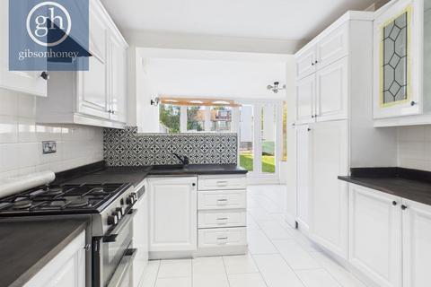 3 bedroom house to rent, Cherry Close, Ruislip HA4
