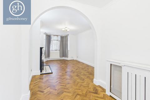 3 bedroom house to rent, Cherry Close, Ruislip HA4