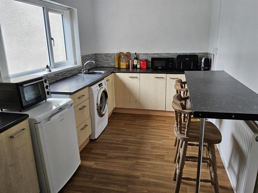 36 Park Avenue-Kitchen Vendor Own Pic.jpg