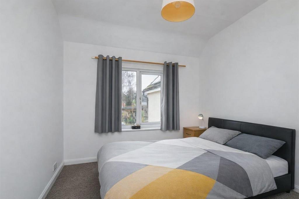 Second Bedroom (002).jpg