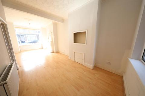 3 bedroom end of terrace house to rent, St. Matthew Street, Hull