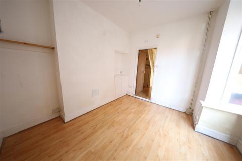 3 bedroom end of terrace house to rent, St. Matthew Street, Hull