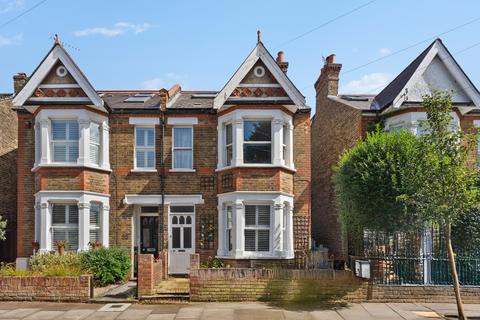 Grove Avenue, Hanwell, W7