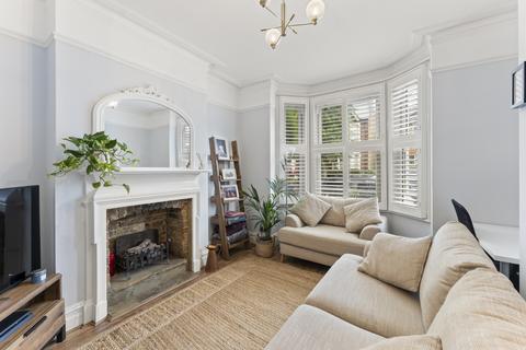 Grove Avenue, Hanwell, W7