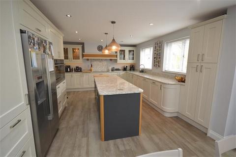 5 bedroom detached house for sale, Bridport Way, Braintree, CM7