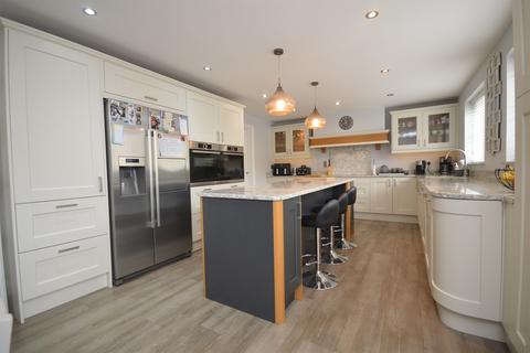 5 bedroom detached house for sale, Bridport Way, Braintree, CM7