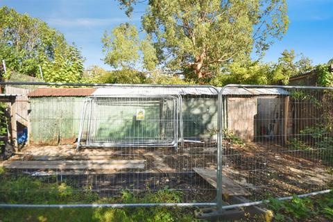 undefined, Grove Avenue, Hanwell