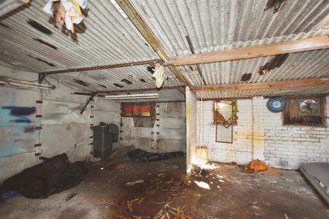 undefined, Grove Avenue, Hanwell