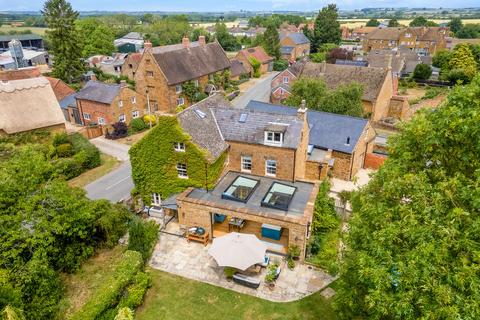 7 bedroom detached house to rent, Bridge Street, Fenny Compton Southam, Warwickshire CV47 2XY