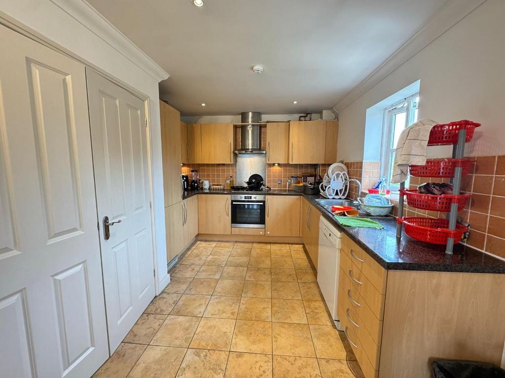 Kitchen 2.jpeg