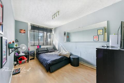 3 bedroom maisonette for sale, Rupert Gardens, London SW9