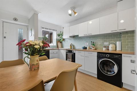 37 Weaverdale, Shoeburyness, Southend-on-sea, SS3 8XL