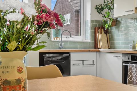 37 Weaverdale, Shoeburyness, Southend-on-sea, SS3 8XL