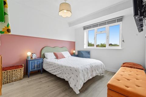 37 Weaverdale, Shoeburyness, Southend-on-sea, SS3 8XL