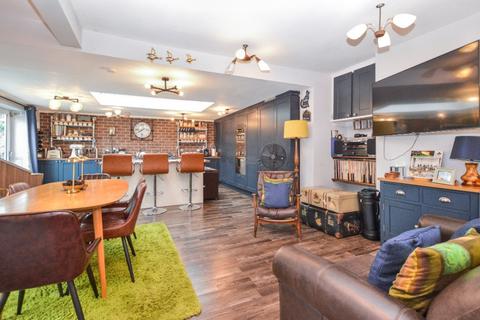 3 bedroom semi-detached house for sale, Sugar Lane, Wakefield, West Yorkshire