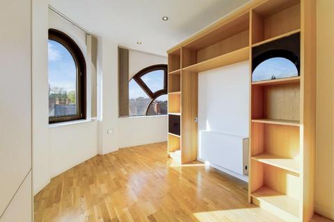 Studio to rent, Peterborough Road, Harrow HA1