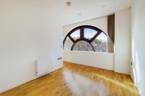 Studio to rent, Peterborough Road, Harrow HA1