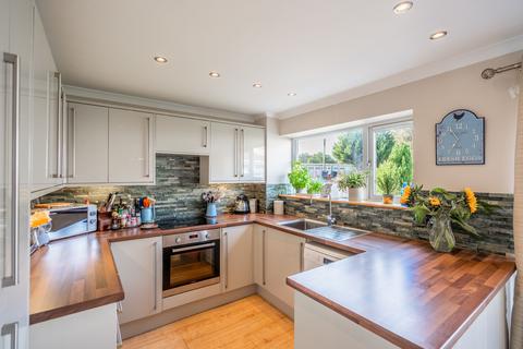 77 Burghlee Crescent, Loanhead, EH20 9BL