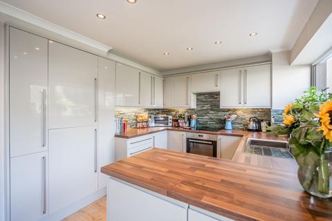 77 Burghlee Crescent, Loanhead, EH20 9BL