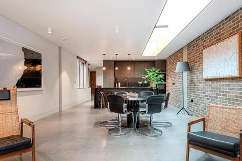 3 bedroom apartment to rent, Weymouth Mews, London W1G