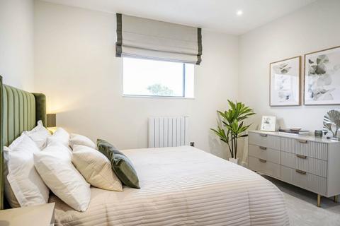 Studio to rent, Eastworth Road, Chertsey KT16