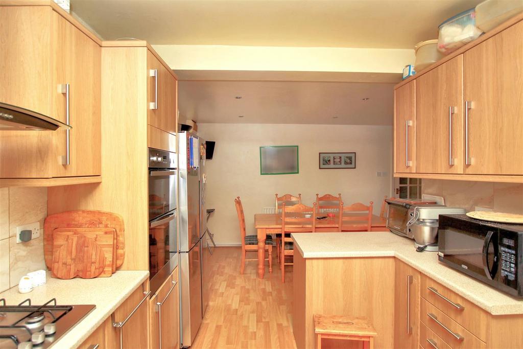 Kitchen - b.JPG