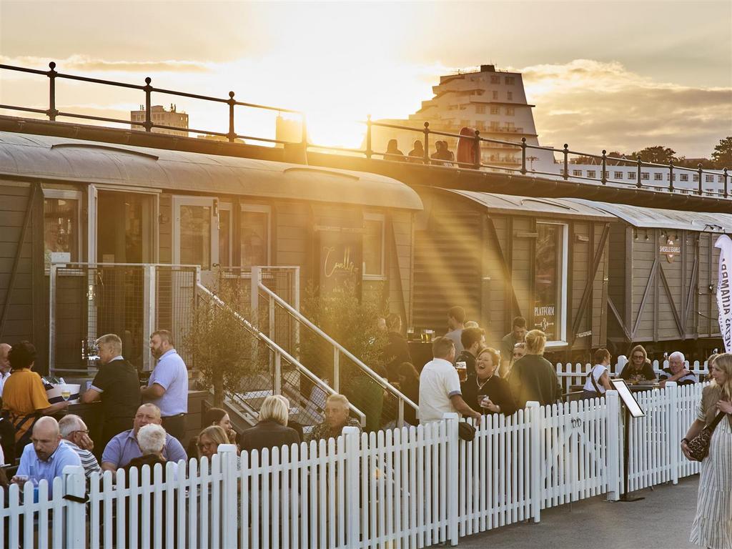 Folkestone - Bar Scene .jpg