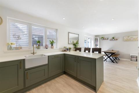 3 bedroom semi-detached house for sale, Bluegown Avenue, West Malling ME19