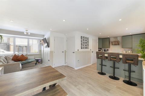 3 bedroom semi-detached house for sale, Bluegown Avenue, West Malling ME19
