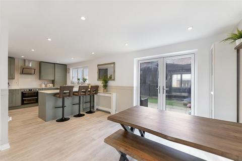 3 bedroom semi-detached house for sale, Bluegown Avenue, West Malling ME19