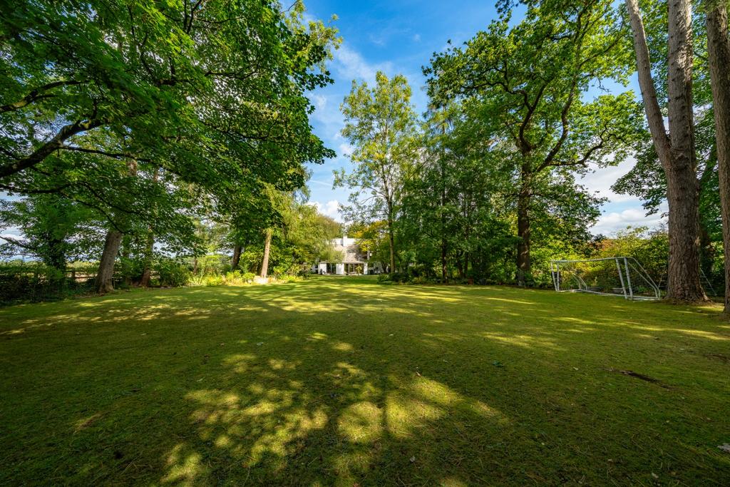 Deep private rear garden