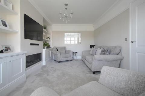 3 bedroom detached house for sale, Hensby Avenue, Buntingford