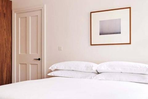 1 bedroom apartment to rent, Weymouth Mews, London W1G