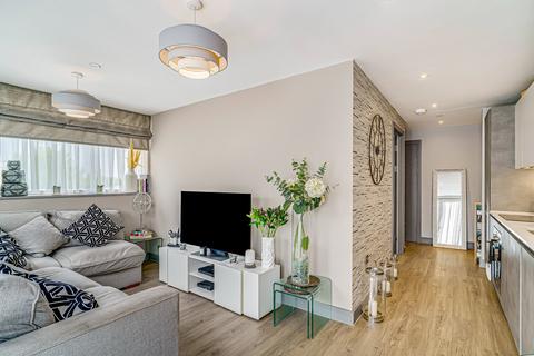 1 bedroom flat for sale, Park Terrace, Worcester Park KT4