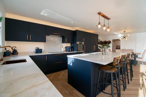 4 bedroom detached house for sale, Southport Road, Southport PR8