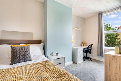 4 bedroom house to rent, HESSLE STREET, LEEDS