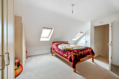 18 Cherry Avenue, Slough, SL3 7BT