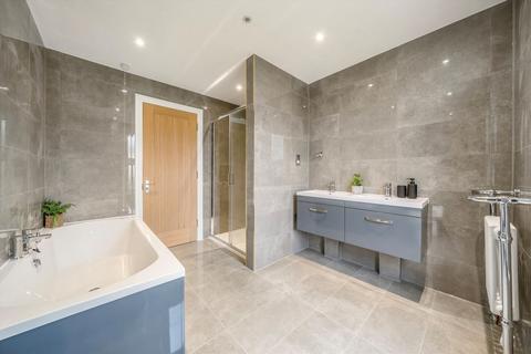 9 Lutwyche Road, London, SE6 4EP