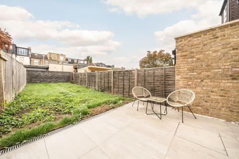 9 Lutwyche Road, London, SE6 4EP
